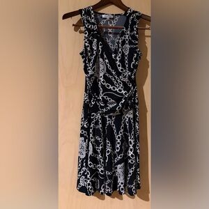 Jennifer Lopez Sz S Jersey Black white cream print v neck dress.